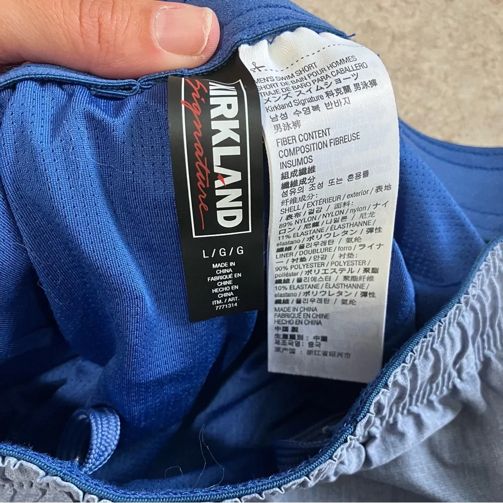 Kirkland size large Blue men’s swim trunks color block vacation